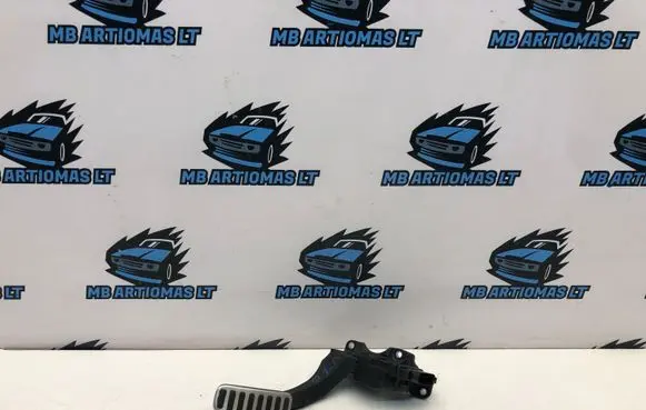 Volvo V70 Accelerator throttle pedal 31255477