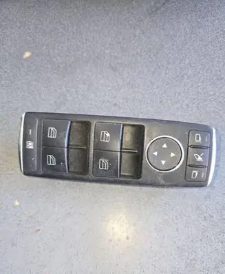 Mercedes-Benz C W204 Electric window control switch A2048700251 03139400 90112070670047
