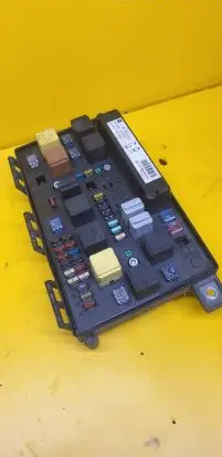 Opel Zafira B Fuse module 13206745