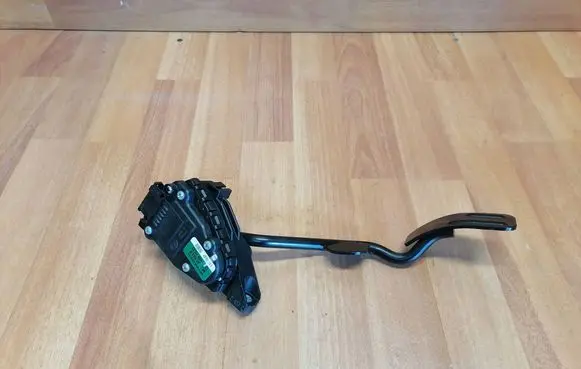 Audi A4 S4 B7 8E 8H Accelerator throttle pedal 8E2721523K 6PV00802635