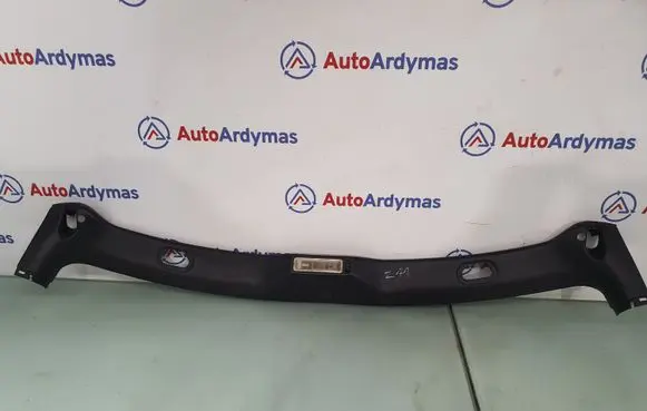 BMW Z3 E36 Windshield trim 8401081