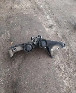 Volvo S60 Generator/alternator bracket 8642196