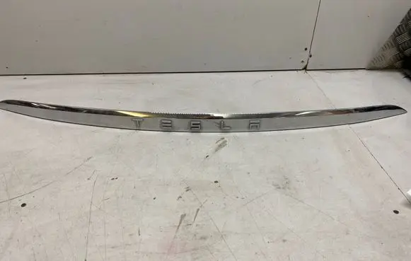 Tesla Model X Tailgate trim 104692000B