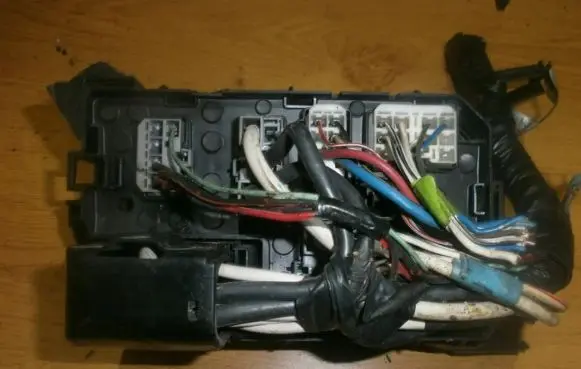 Toyota Avensis T220 Fuse box set