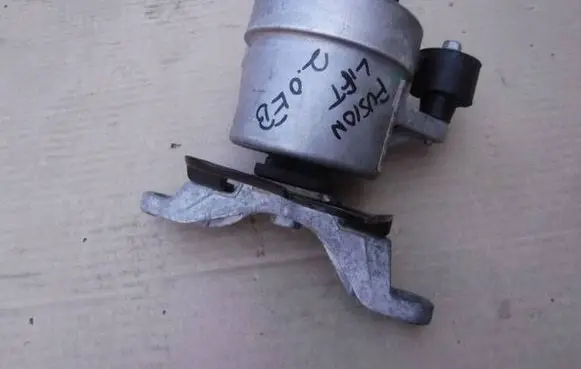 Ford Fusion II Engine mount bracket HG936F012AB
