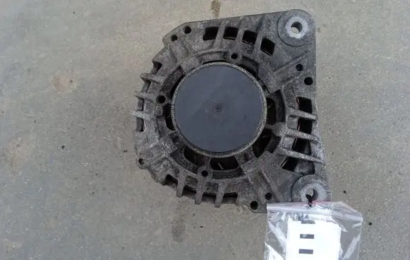 Volkswagen Golf IV Generator/alternator SG12B090