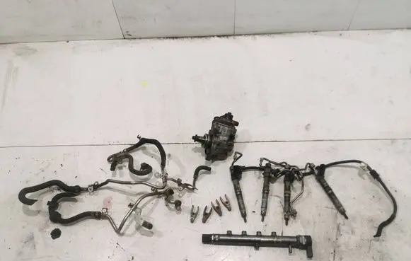Mercedes-Benz E W213 Fuel injection system set A6540700001 0445010736 A6540700187