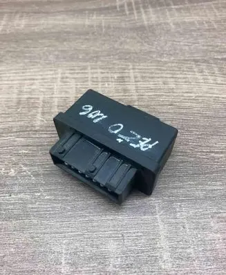 Peugeot 206 Fuel pump relay 240107