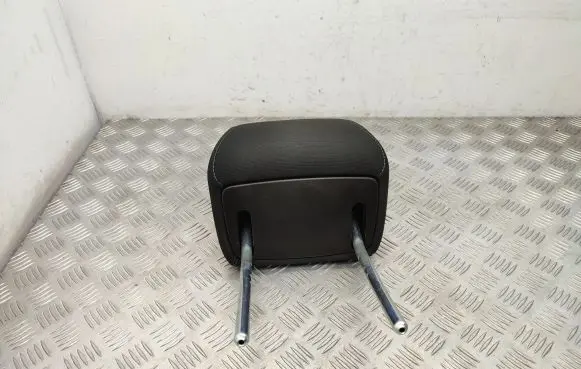 Ford B-MAX Front seat headrest 