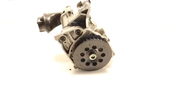 Audi A4 S4 B9 Oil pump 