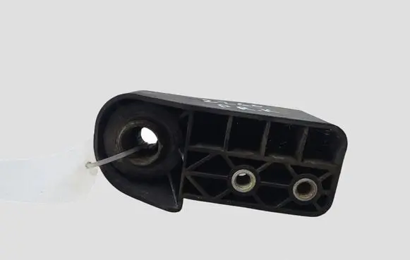 Opel Astra K Radiator mount bracket 13466590 688437545