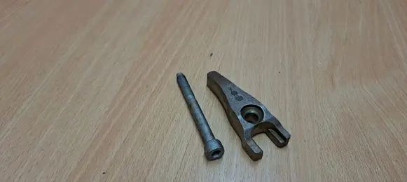 Citroen DS5 Fuel Injector clamp holder 1982J3