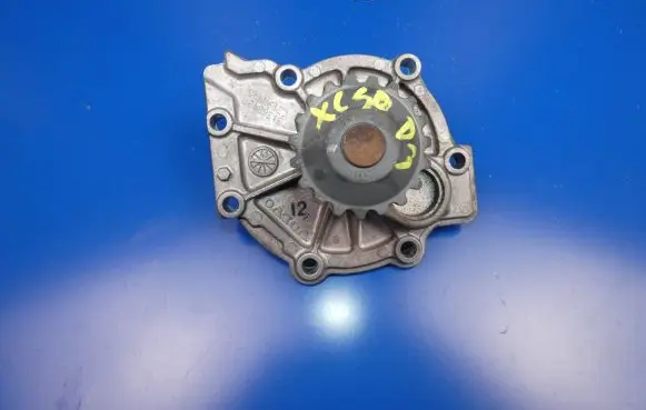 Volvo XC40 Water pump 31368420 CZ190445