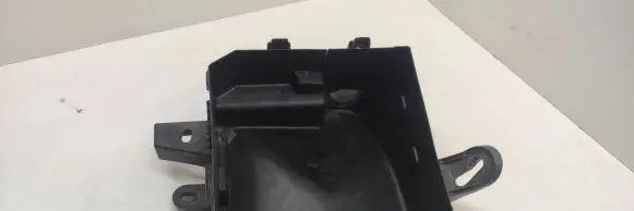 Nissan Juke I F15 Fuse box cover E00301400