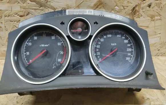 Opel Zafira B Speedometer (instrument cluster) 13267542