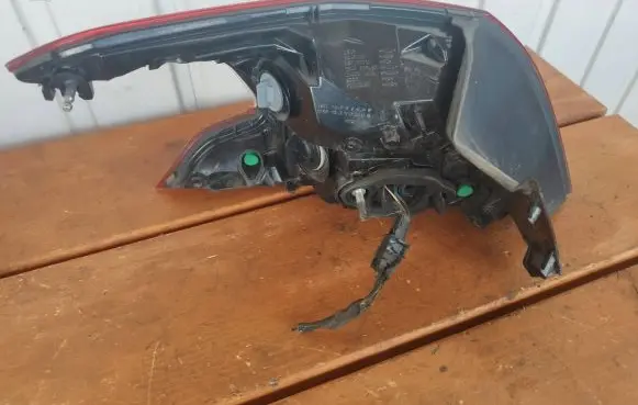 Peugeot 308 Rear/tail lights 98237288580