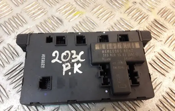 Mercedes-Benz C W203 Door control unit/module 2038201585 A2038201585