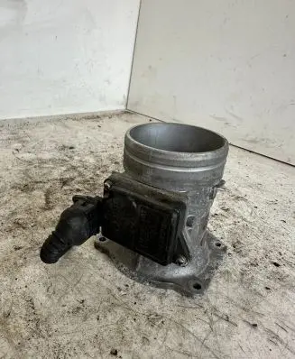 Audi A4 S4 B5 8D Mass air flow meter 037906461B