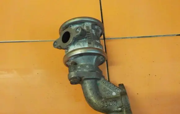 Audi A4 S4 B6 8E 8H Turbo solenoid valve 06C131101 UPUSTOWY