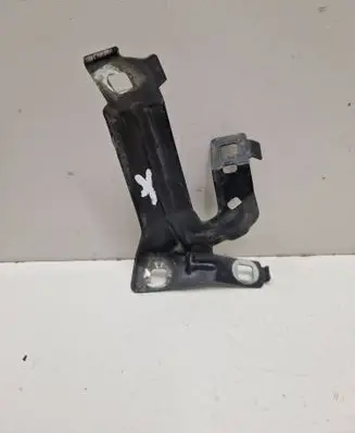 BMW 4 F32 F33 Fender mounting bracket
