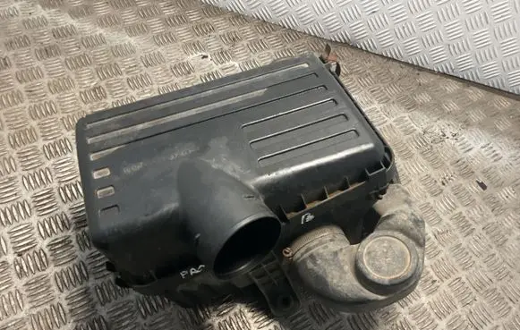 Opel Frontera B Air filter box