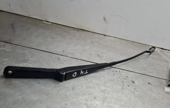 Volkswagen Transporter - Caravelle T4 Front wiper blade arm 701955410A