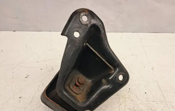 Mazda MX-5 NB Miata Engine mount bracket 