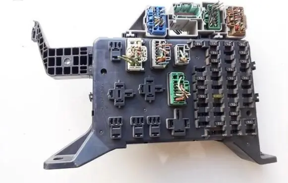 Ford Mondeo Mk III Fuse box set 7158731404 7158-7314.04