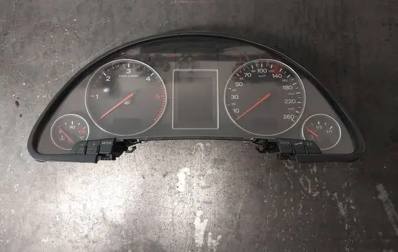 Audi A4 S4 B6 8E 8H Speedometer (instrument cluster) 8E0920981