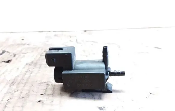 BMW 5 F10 F11 Vacuum valve 70231800