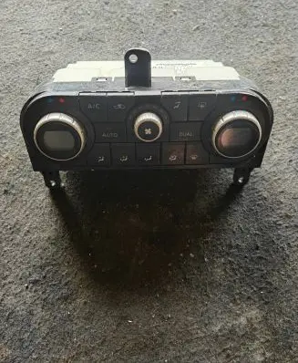 Nissan Qashqai Climate control unit 27500BR47B