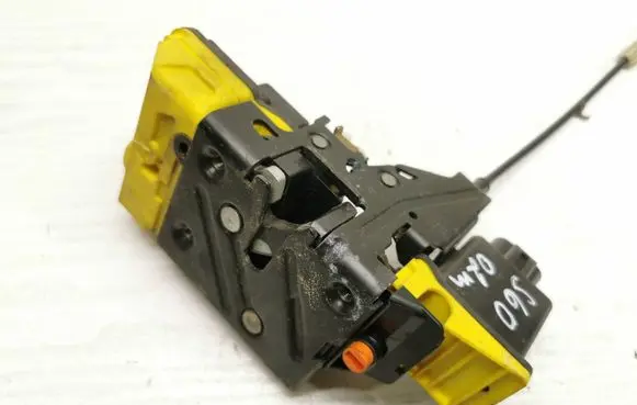 Volvo S60 Rear door lock 8650552