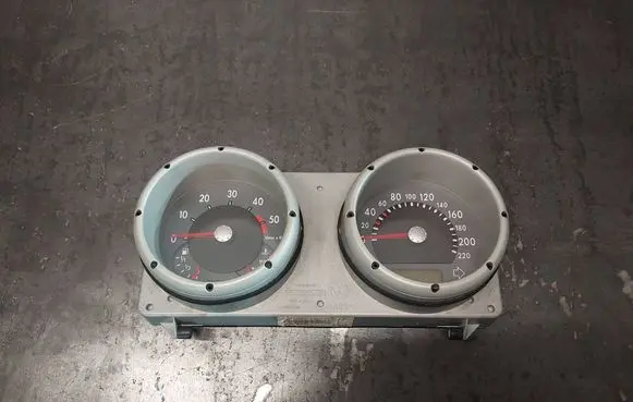 Volkswagen Polo Speedometer (instrument cluster) 6N0920804P 0263627009