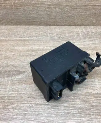 Peugeot 406 Glow plug pre-heat relay 0281003005
