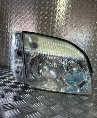 Nissan X-Trail T30 Headlight/headlamp SAE15Y202