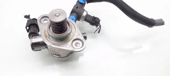 Volvo XC40 Fuel injection high pressure pump 31405318