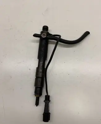 Volkswagen PASSAT B5 Fuel injector 028130201J