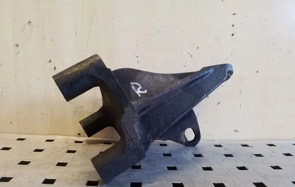 Suzuki Grand Vitara II Engine mounting bracket