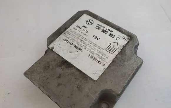 Volkswagen PASSAT B5.5 Airbag control unit/module 1C0909605C