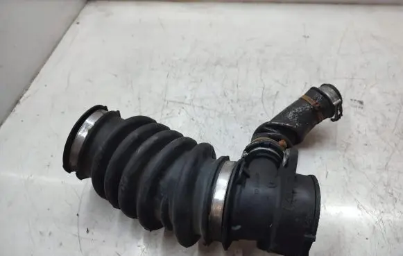 Volvo V70 Air intake hose/pipe 1051668S01