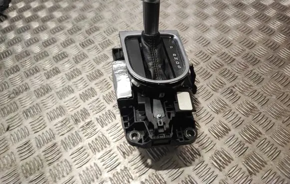 Ford Mustang VI Gear shifter/selector 75G143
