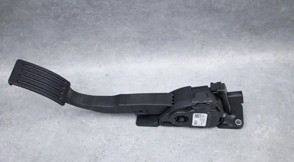 Volvo V40 Accelerator throttle pedal 31341777