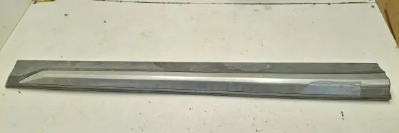 BMW X3 F25 Front door trim (molding) 7352556 51137352556