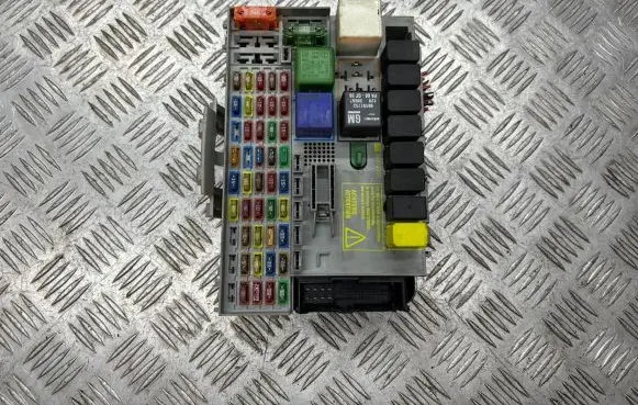 Opel Zafira A Fuse box set 24412497 X55E30S801