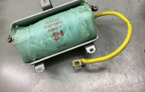 Toyota Corolla E120 E130 Passenger airbag 6098001 070802P PF02720B05S