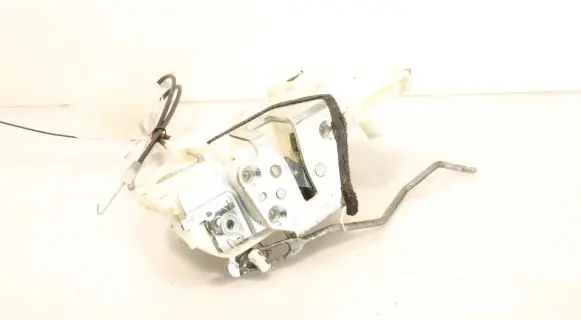 Suzuki SX4 Front door lock