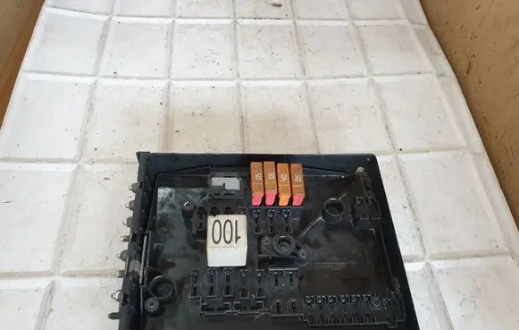 Volkswagen Jetta V Fuse module 1K0937125A