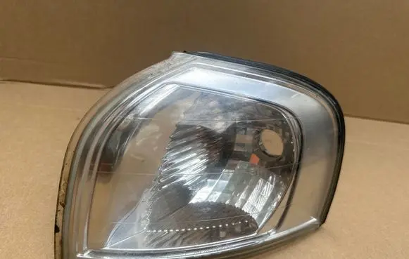 Volvo S80 Front indicator light 88204388