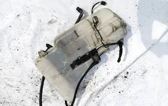 BMW 5 F10 F11 Windshield washer fluid reservoir/tank 7269663 7269665