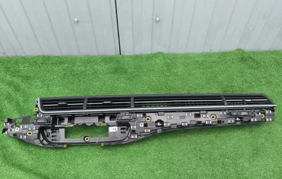 Audi Q7 4M Dash center air vent grill 4M1820902AS